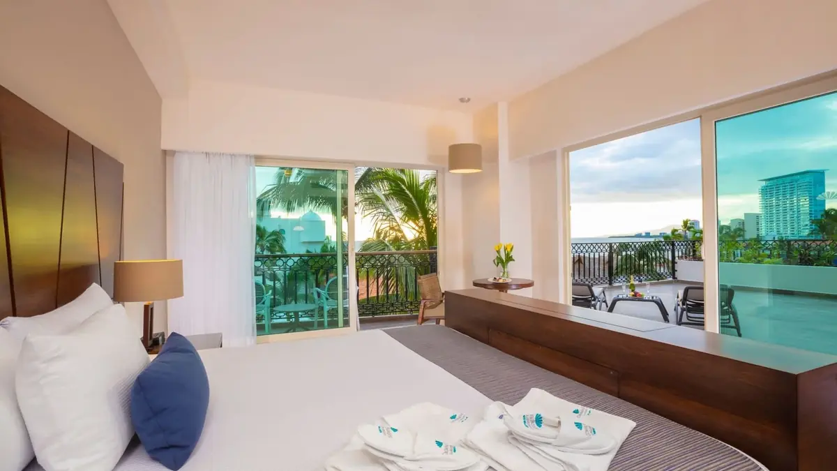 Honeymoon Suite 3