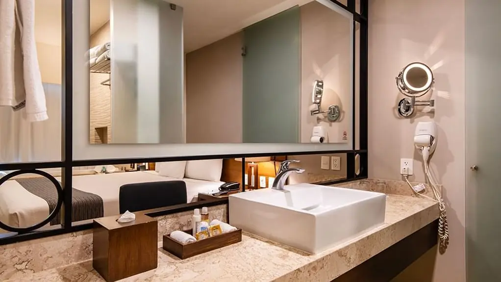 Crown Suite 4