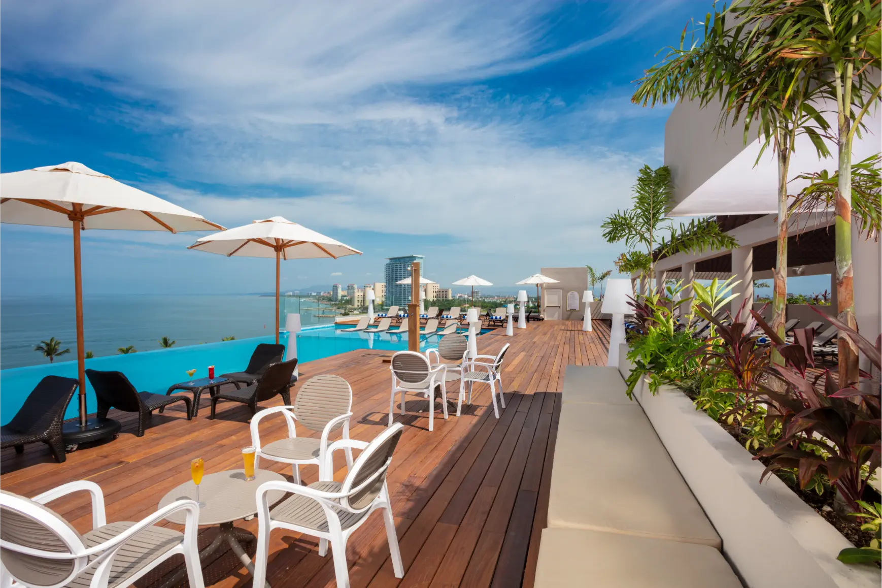 The best bachelorette party in Puerto Vallarta: fun and luxury at Crown Paradise Golden